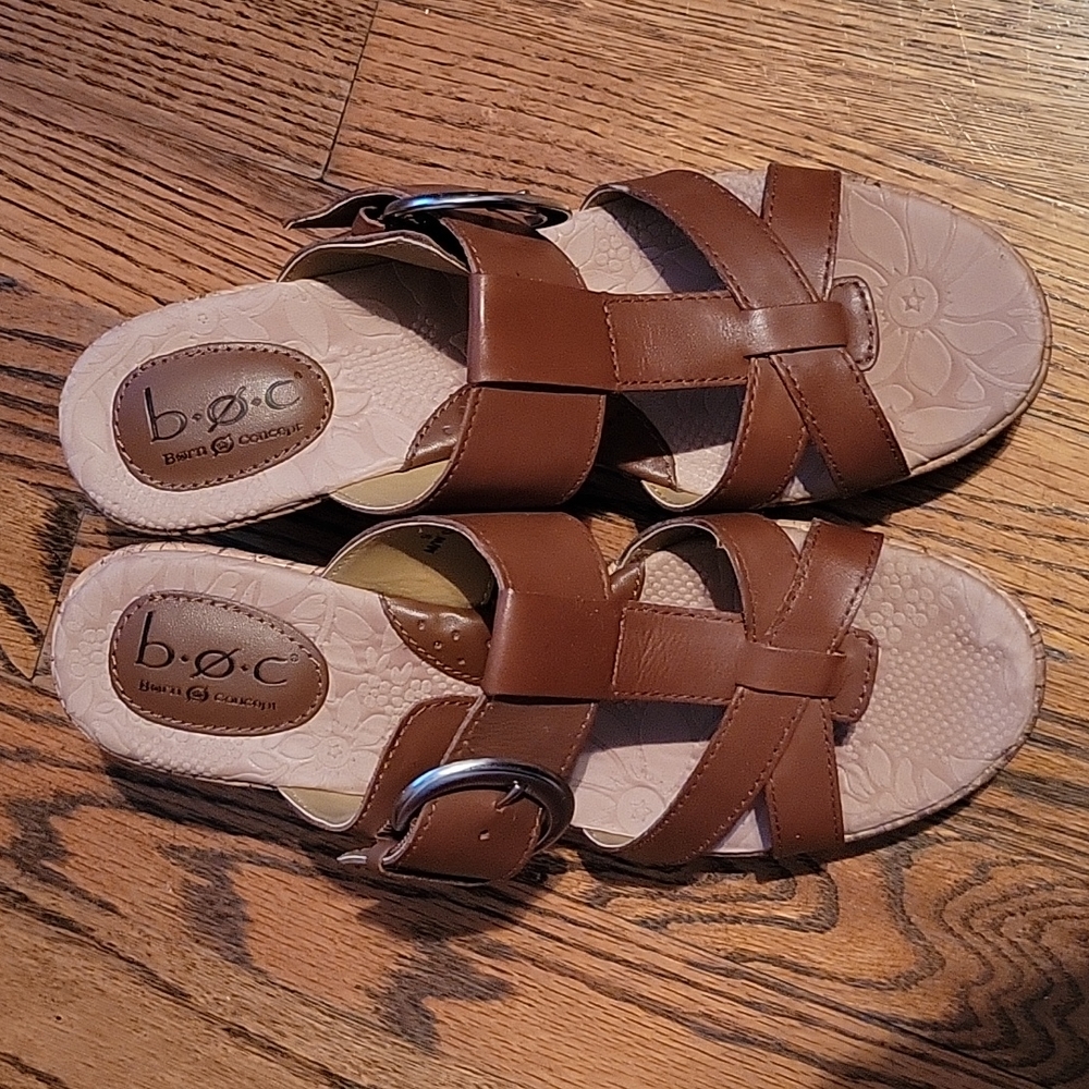 NWOT Size 9 B.O.C. Born Concept slip-in wedge sandals